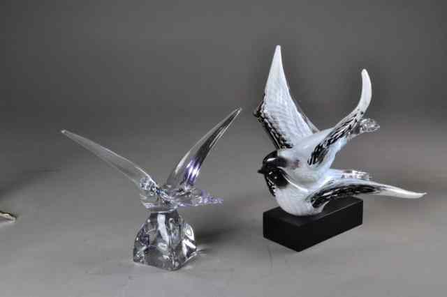 Appraisal: BLOWN GLASS SCULPTURE OF BIRDSContemporary black and white blown glass