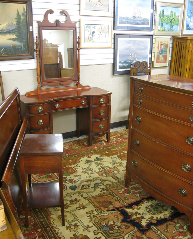 Appraisal: FOUR-PIECE FEDERAL STYLE MAHOGANY BEDROOM SET American mid- th century