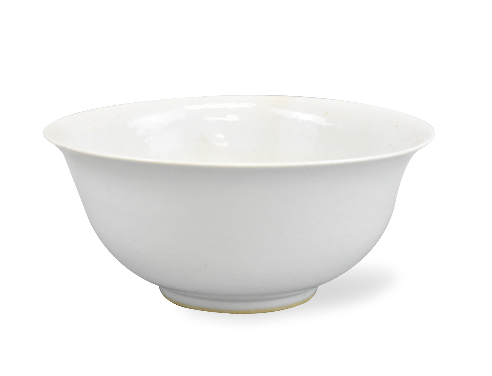 Appraisal: A large Chinese white glazed bowl A large and deep