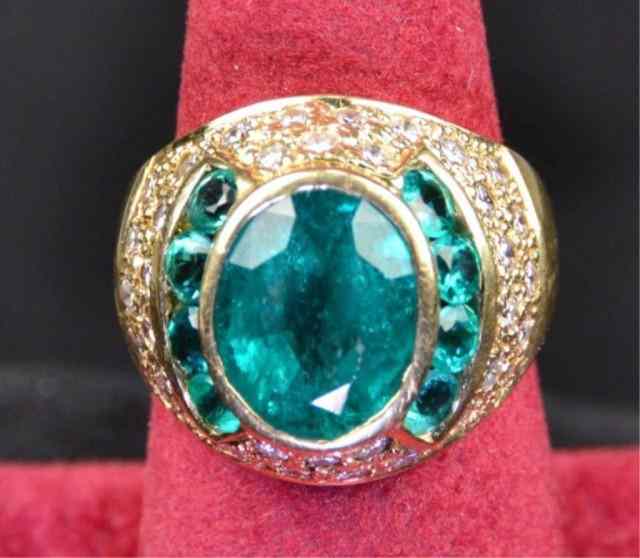 Appraisal: A GENTS K GOLD EMERALD RINGEye-catching oval natural emerald carats