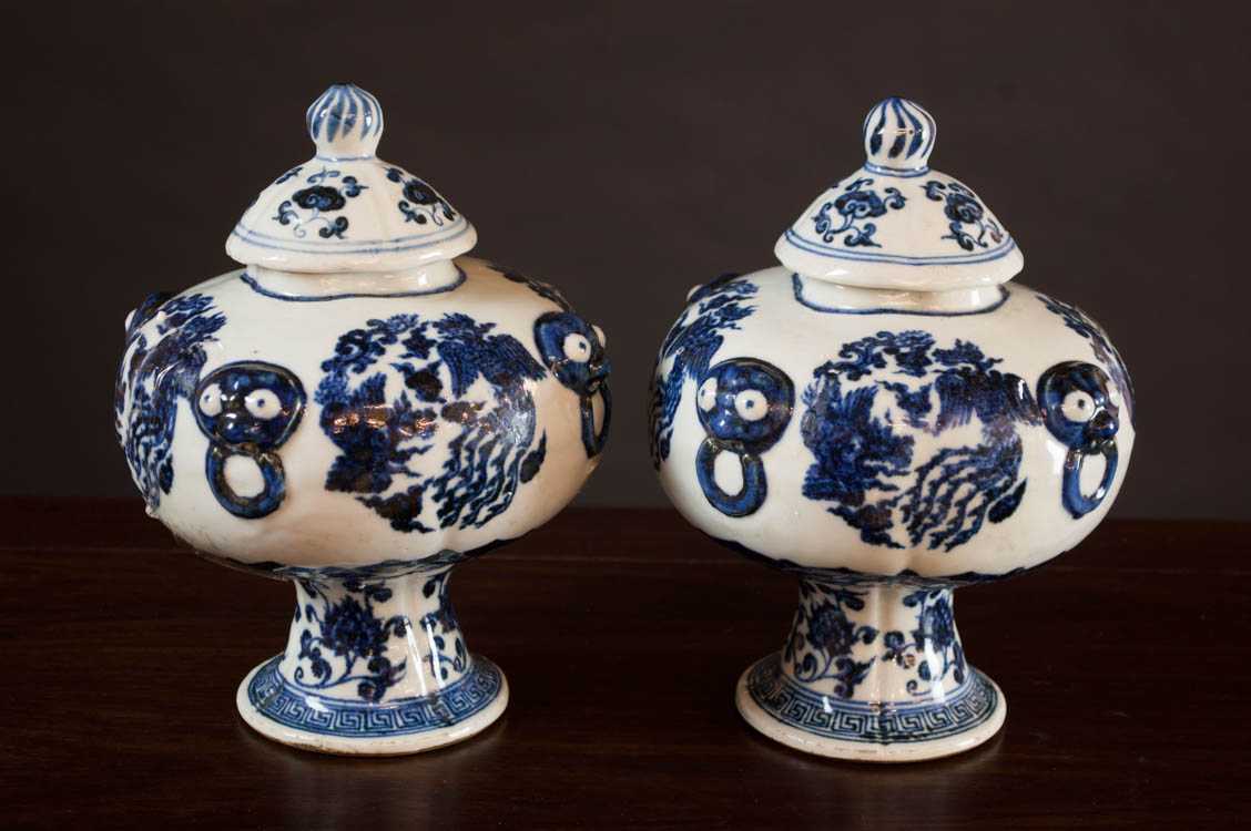 Appraisal: PAIR OF CHINESE MING STYLE PORCELAIN LIDDED JARS each with