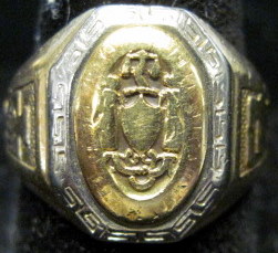 Appraisal: Gentleman's karat yellow gold signet ring dwt