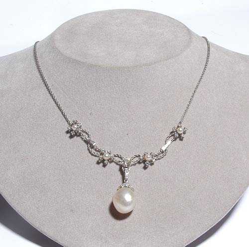 Appraisal: PEARL AND DIAMOND NECKLACE ca White gold and platinum Decorative