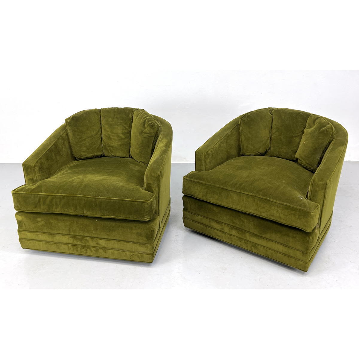 Appraisal: Pr HERITAGE Barrel Back Swivel Lounge Chairs Fully Covered in