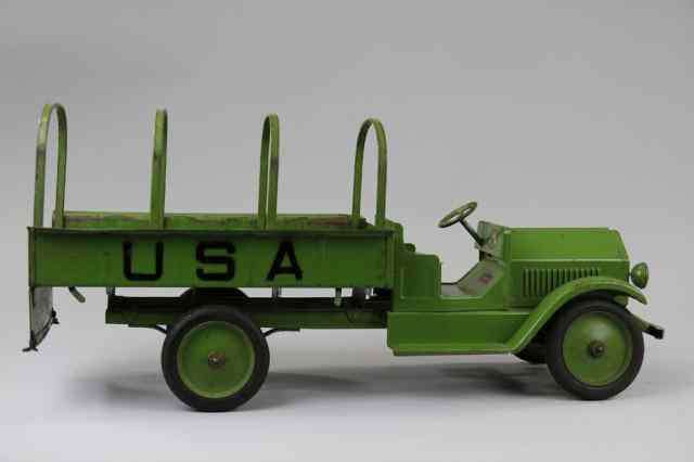 Appraisal: STURDITOY U S ARMY TRUCK C pressed steel painted in