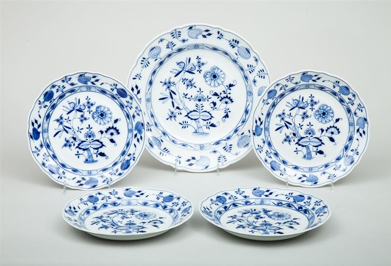 Appraisal: Set of Twelve Meissen Porcelain Blue Onion Pattern Dinner Plates