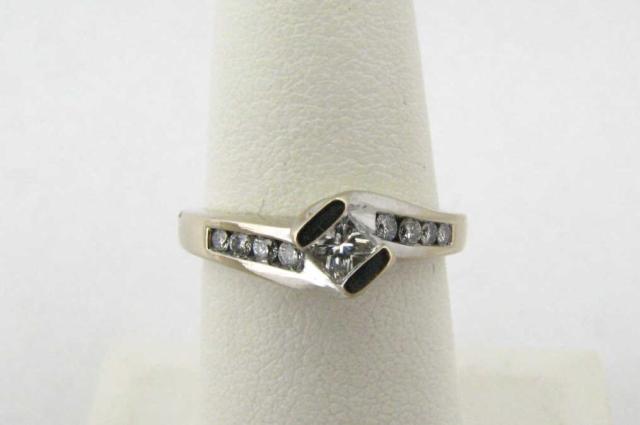 Appraisal: K White Gold diamond ring in twist design with ct