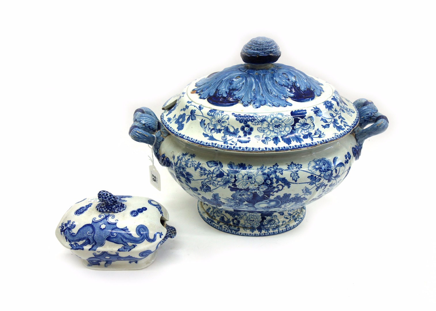 Appraisal: An English pearlware oval two handed soup tureen and cover