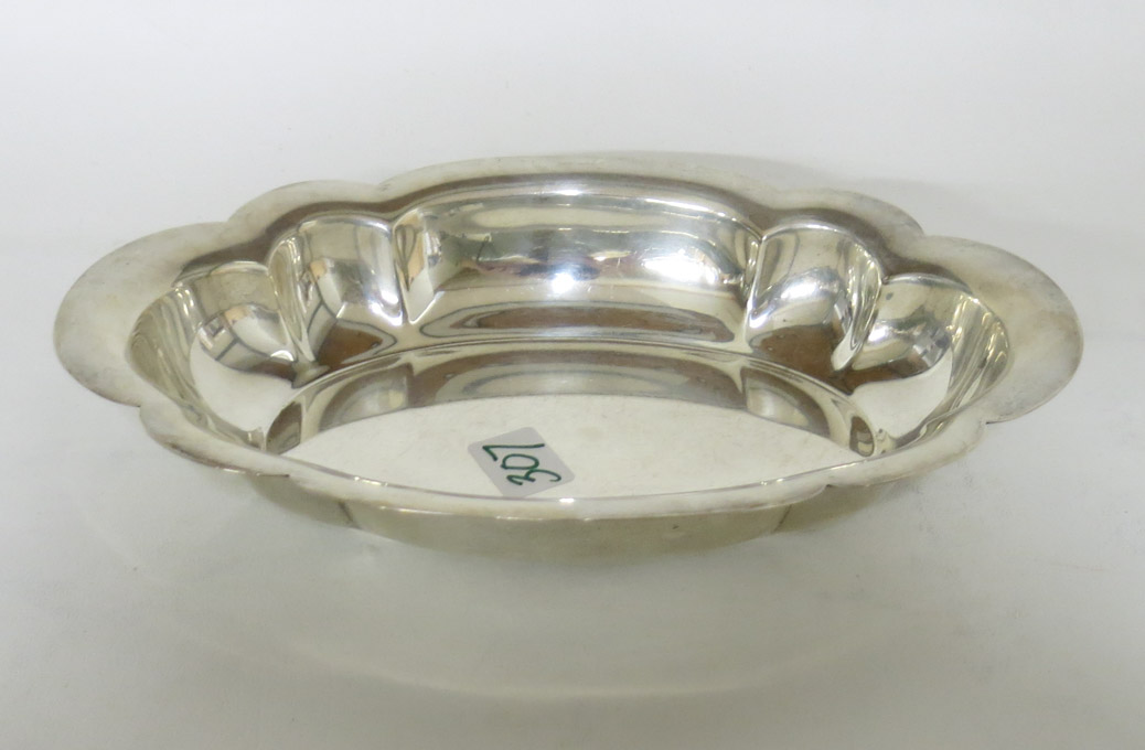 Appraisal: WALLACE STERLING SILVER SERVING BOWL oblong with scalloped rim and