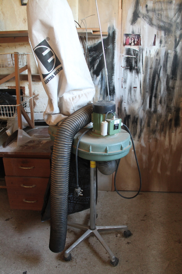 Appraisal: An Elektra Beckum dust extractor portable v