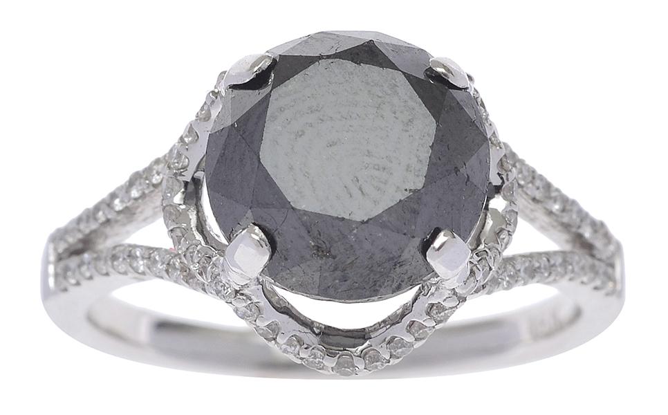 Appraisal: A SOLITAIRE BLACK DIAMOND RING The round brilliant cut diamond