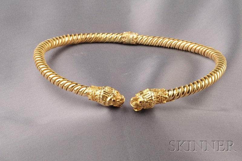 Appraisal: kt Gold Lion's Head Torque Necklace the hinged collar with