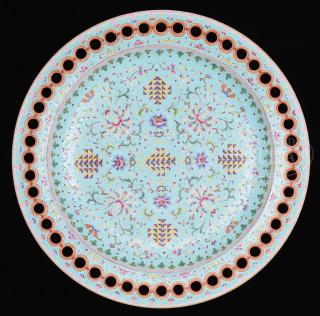 Appraisal: TURQUOISE GROUND FAMILLE ROSE CHARGER TURQUOISE GROUND FAMILLE ROSE CHARGER