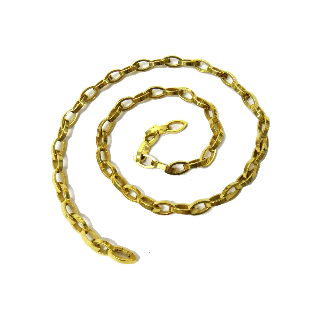 Appraisal: A gold oval link necklace detailed on a folding oval