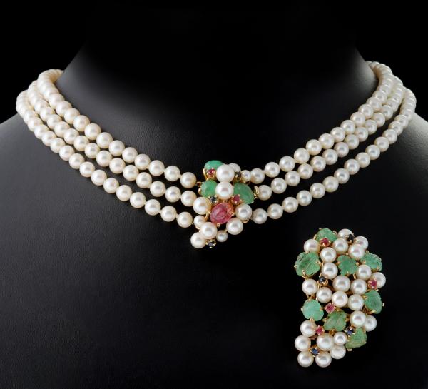 Appraisal: A THREE-STRAND PEARL CHOKER WITH K GEMSTONE CLIPThe choker comprised