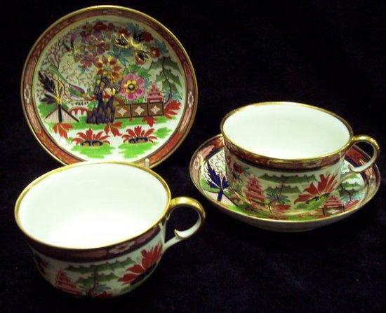 Appraisal: A pair of Barr Flight and Barr Japan pattern tea