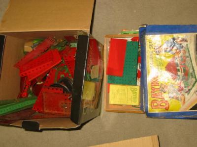 Appraisal: A small quantity of Meccano red and green parts and