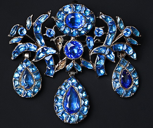 Appraisal: A PASTE GIRANDOLE BROOCH PENDANT the foliate cartouche with central