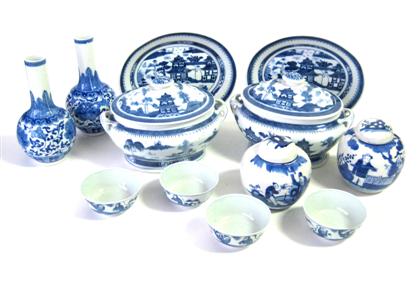 Appraisal: Group of Chinese Export porcelain blue and white wareIncluding a