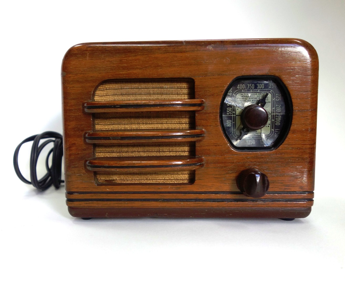 Appraisal: A Wards airline radio model BR B in cream case