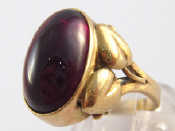 Appraisal: A yellow metal tests carat gold cabochon garnet ring stone