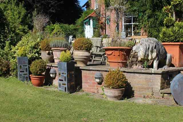 Appraisal: A HADDONSTONE OCTAGONAL GOTHIC STYLE PLANTER on a conforming support