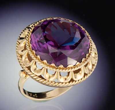 Appraisal: A Color Change Synthetic Sapphire Ring k yellow gold ring