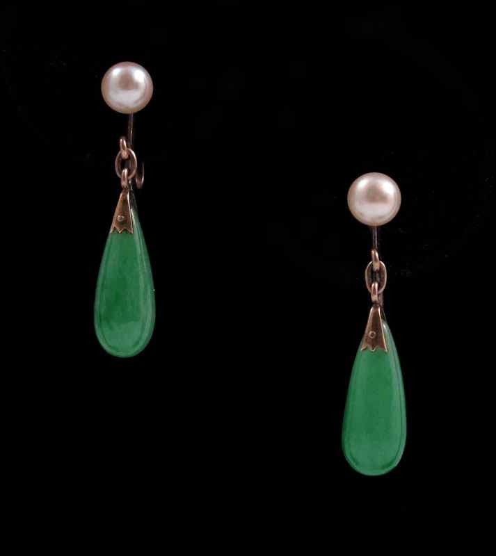 Appraisal: K GOLD AND JADEITE JADE DROP EARRINGS Screw back earrings