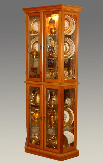 Appraisal: PULASKI FURNITURE UPRIGHT DISPLAY CABINET Exterior with etched glass Illuminated