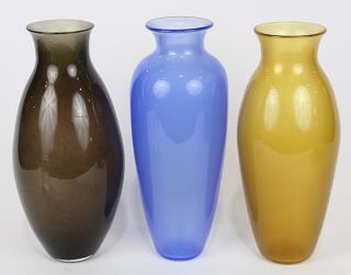 Appraisal: lot of Art glass vases each having a shouldered and