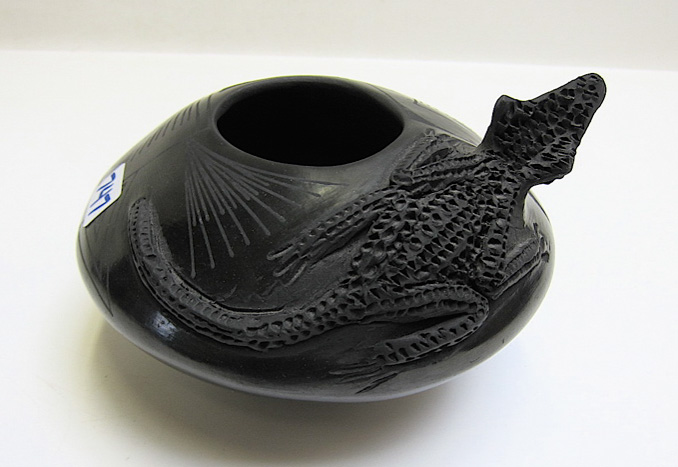 Appraisal: JOSE QUEZADA SOUTHWEST BLACKWARE LIZARD BOWL with etched and burnished