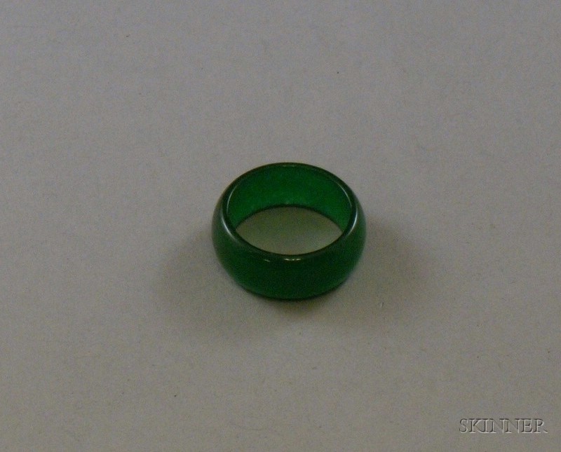 Appraisal: Jade-type Saddle Ring size