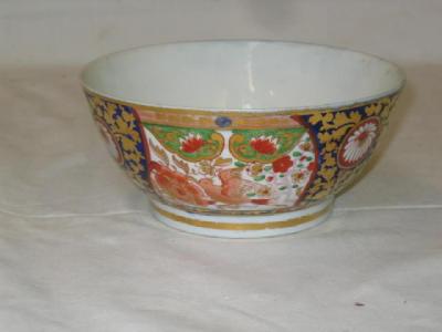 Appraisal: AN ENGLISH PORCELAIN SLOP BASIN painted with a rich Japan