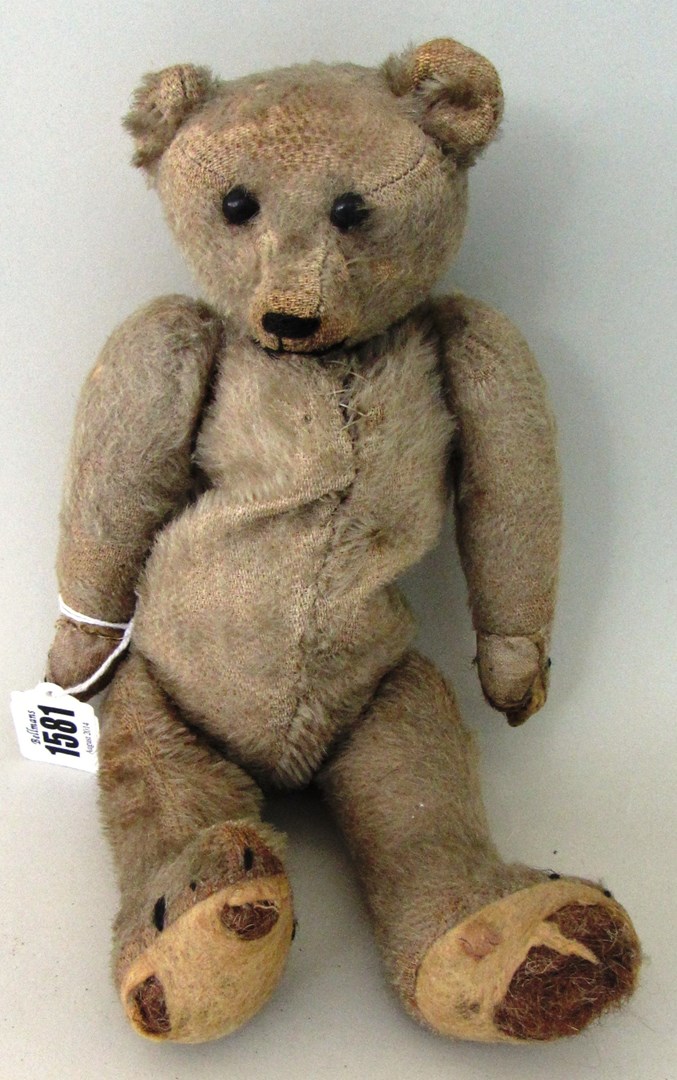 Appraisal: A Steiff teddy bear early th century with black boot