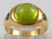 Appraisal: A yellow metal tests carat gold cabochon peridot and sapphire