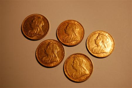 Appraisal: A group of old head Victorian sovereigns comprising and