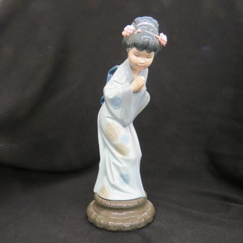 Appraisal: Lladro Porcelain Figurine of a Japanese Girl excellent