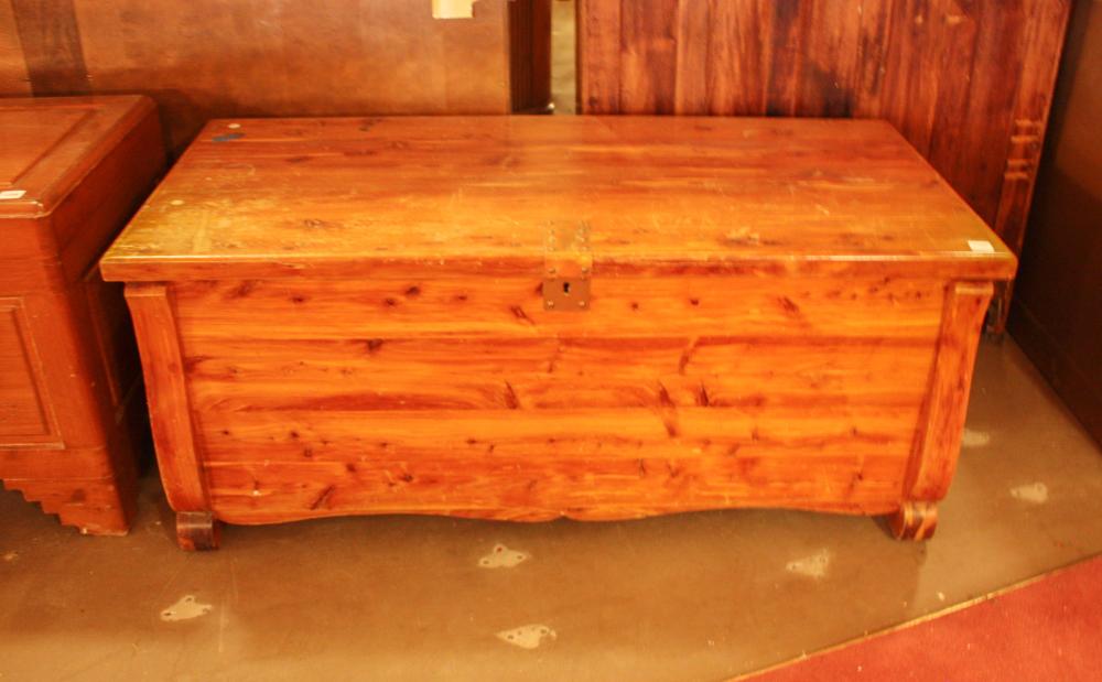 Appraisal: CEDAR BLANKET CHEST interior cedar tray under lift top H