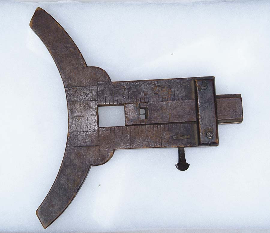 Appraisal: PRE-CIVIL WAR WOODEN CANNON BREECH SIGHT Non-excavated This is the