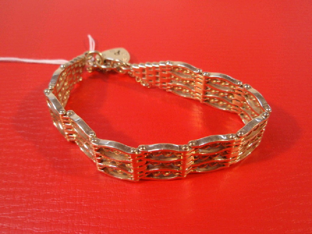 Appraisal: A heavy ct gold gate bracelet with padlock clasp Birmingham