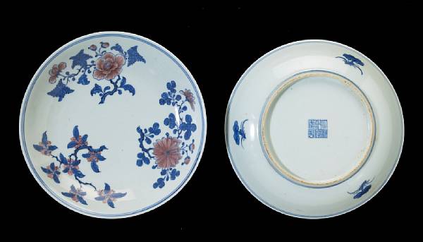 Appraisal: A set of five underglaze blue and red-decorated porcelain deep