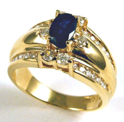 Appraisal: SAPPHIRE DIAMOND AND YELLOW GOLD RING The k yellow gold