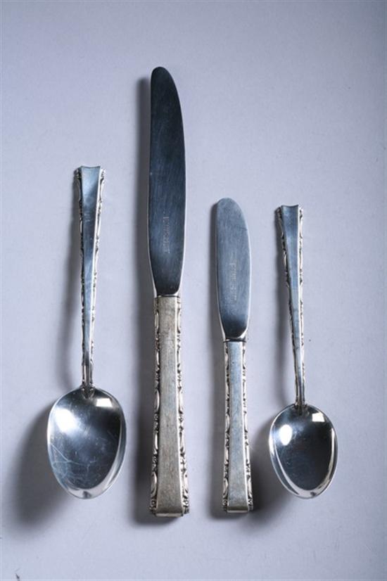 Appraisal: PIECES LUNT STERLING SILVER FLATWARE 'Madrigal' pattern Four dinner knives