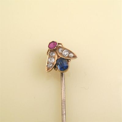 Appraisal: A gem set bee stick pin Set with a ruby