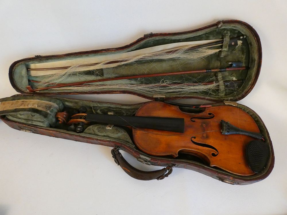 Appraisal: ANTIQUE VIOLIN WUNDERLICH BOW Antique violin in leather hard case