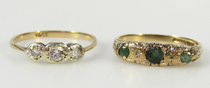 Appraisal: A ladies ct gold dress ring set with three green