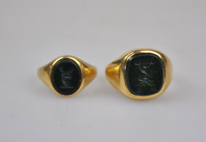 Appraisal: Two ct signet rings with inset seal crest