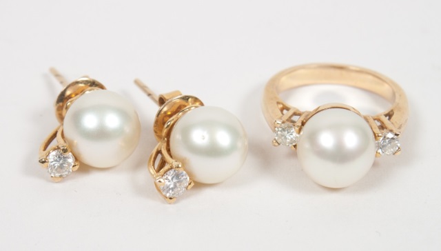 Appraisal: Lady's K pearl and diamond ring and earrings the ring