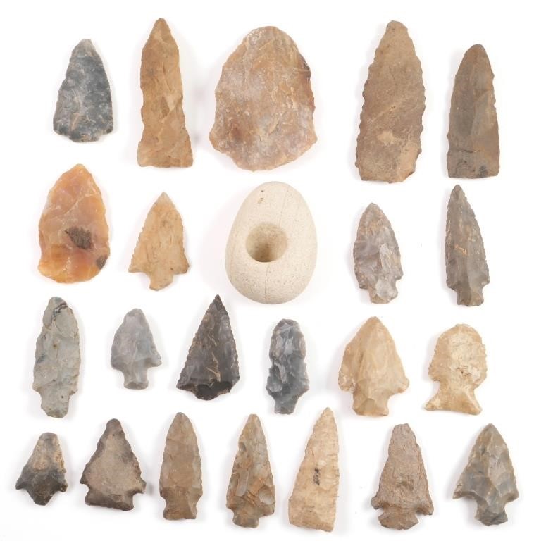 Appraisal: Old estate collection of arrowhead points origin unknown Likely from