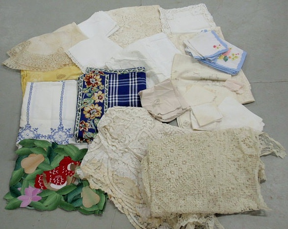 Appraisal: Box lot of table linens to include tablecloths napkins placemats